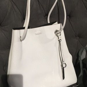 Calvin Klein bucket bag. Leather. Winter white.
